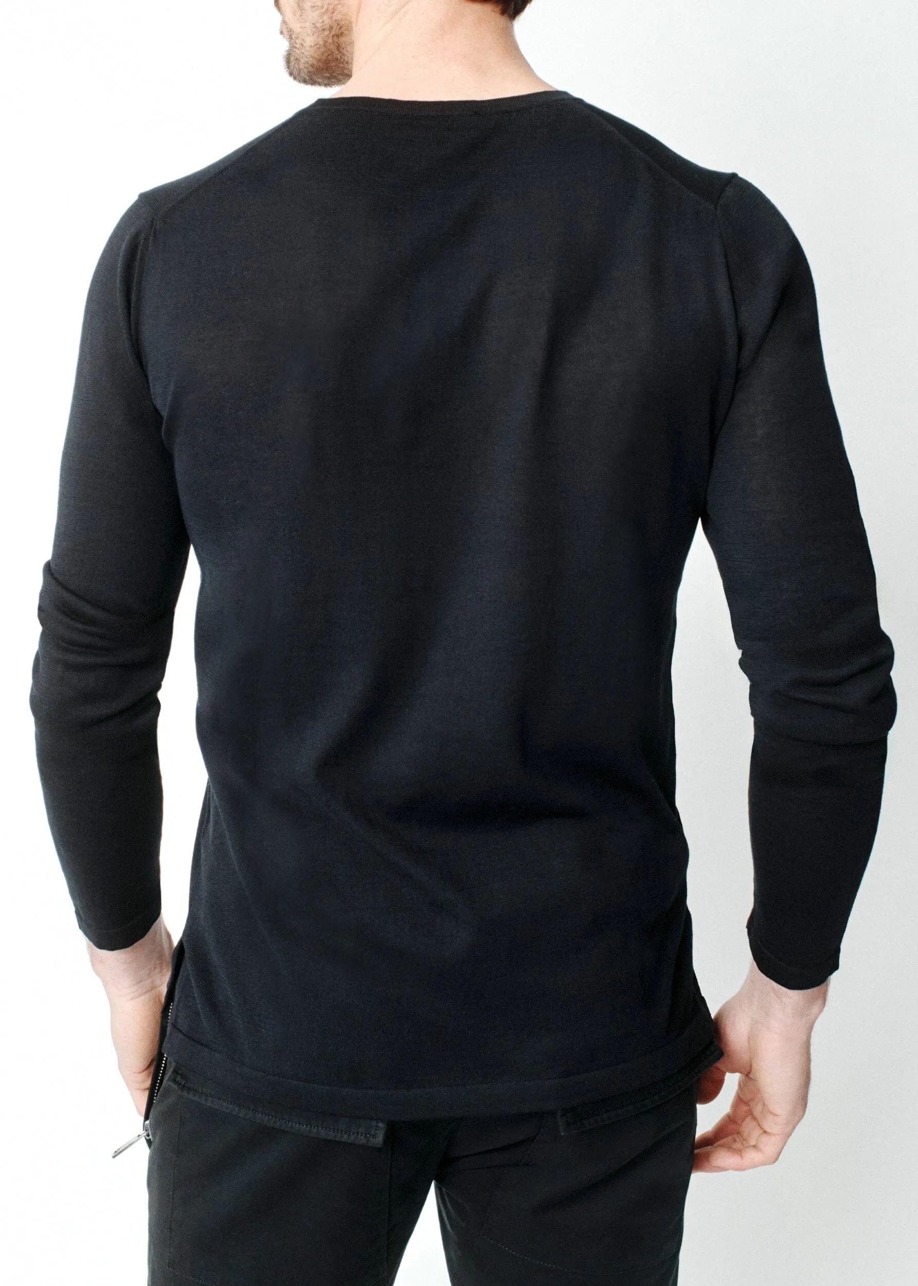 LONG-SLEEVED HENLEY
