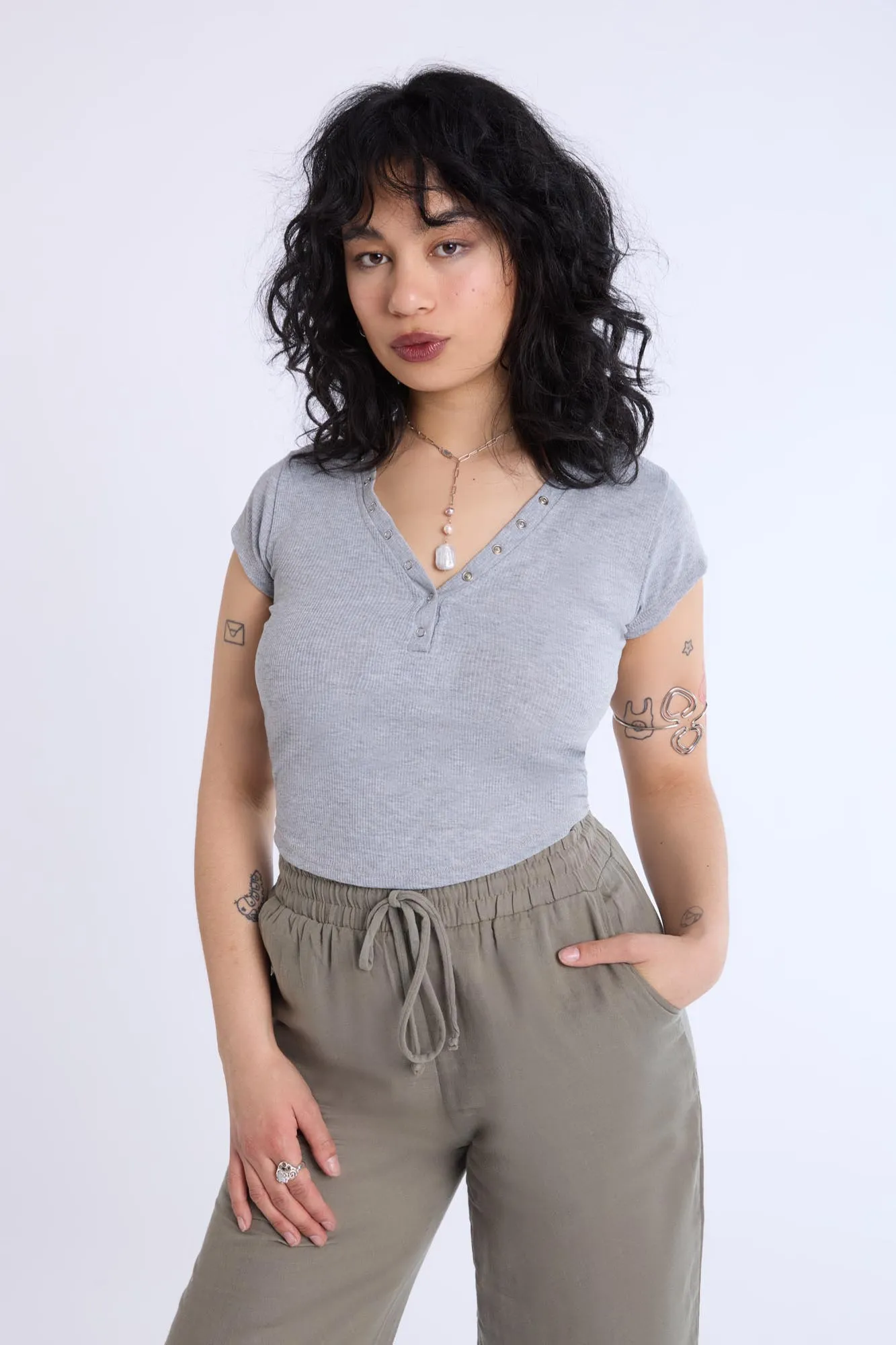 T-shirt court Henley ourlet arrondi